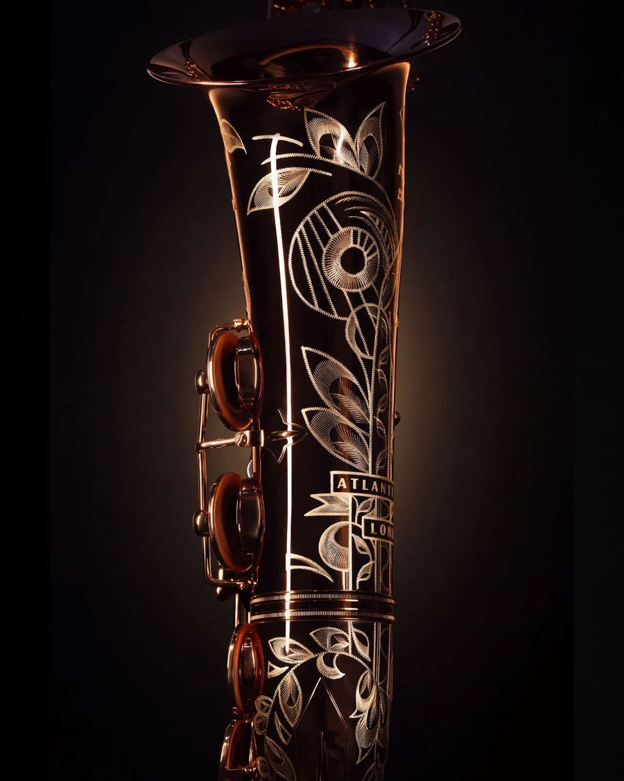 The Duke Tenor 的黄铜雕花喇叭口与按键机构